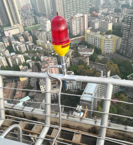 航空障碍灯怎么做到不影响大厦夜景灯光